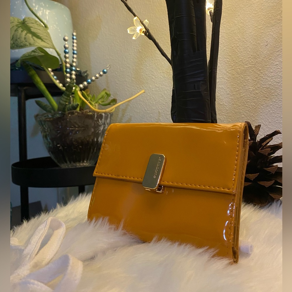 Liz Claiborne Wallet 💐